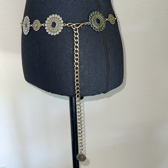 Women’s Chainlink Silver Gold Tone Reversible Floral Details Belt 70s Look Feel - Picture 3 of 15